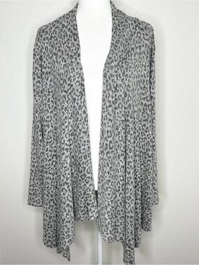Bobeau Womens Gray Animal Print Open Front Cardigan Sweater Plus Size 1X EUC